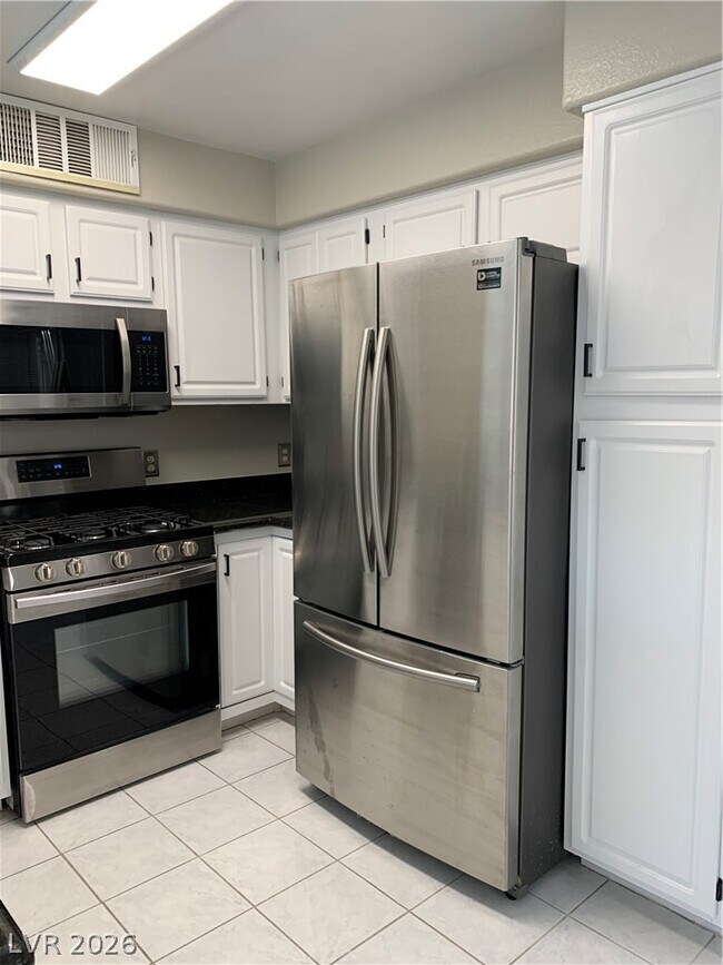 Building Photo - 5710 E Tropicana Ave