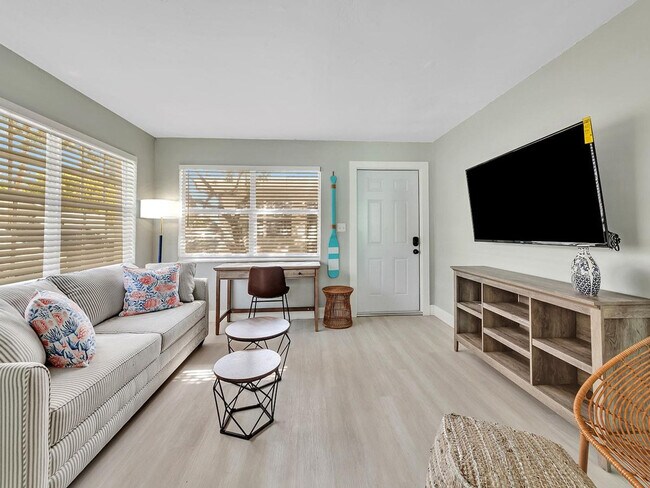 Building Photo - 318-320-320 Walnut St