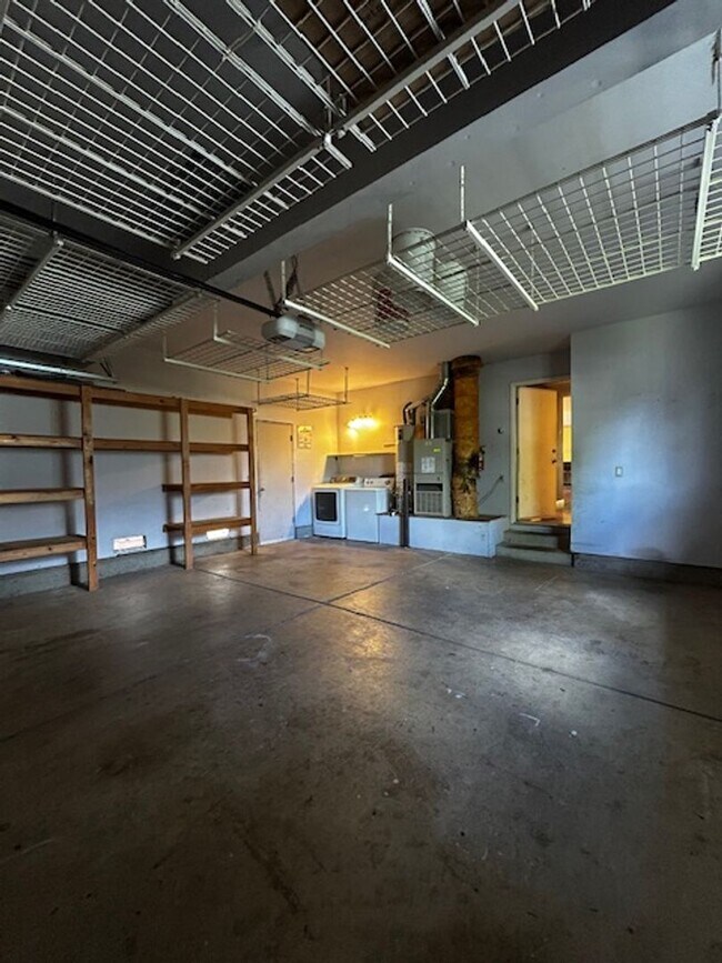 Building Photo - 7689 Melody Dr