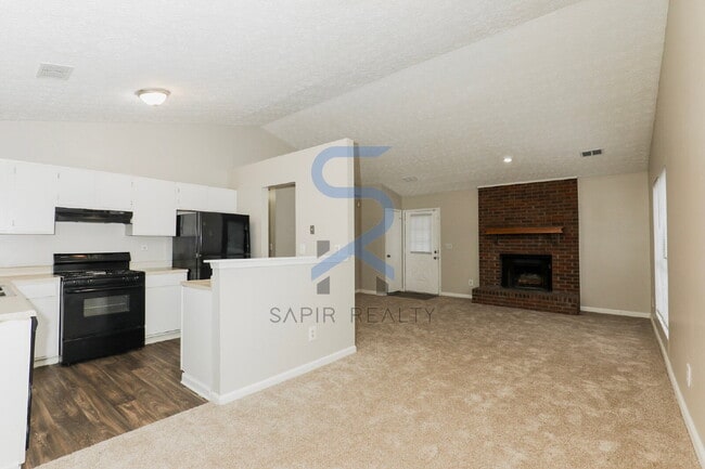 Building Photo - Well-Appointed 2BR/2BA Rental with Space to Enjoy