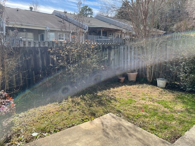 Building Photo - For Rent