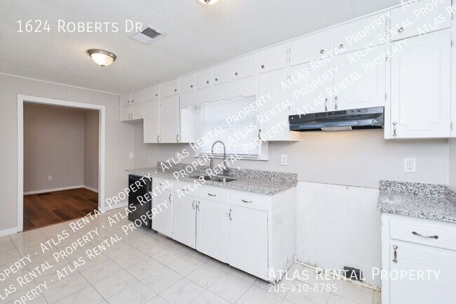 Building Photo - 1624 Roberts Dr