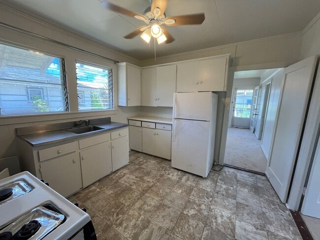 Building Photo - Akina Street (Kalihi) - single family home...