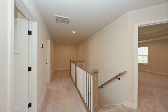 Building Photo - Updated Gallatin Townhome | 3BR + Garage, W/D Included