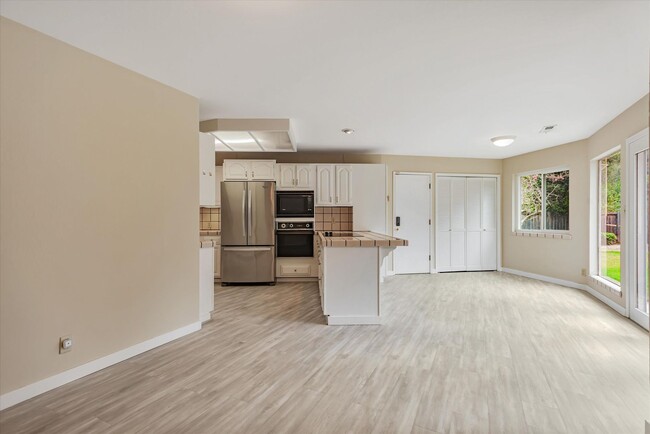 Building Photo - Awesome Quiet Cul-de-sac in Menlo Park