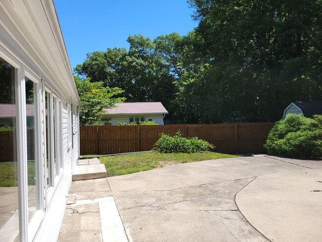 Building Photo - 3915 S Orchard Ct
