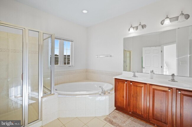 Building Photo - 12 Popes Creek Ln