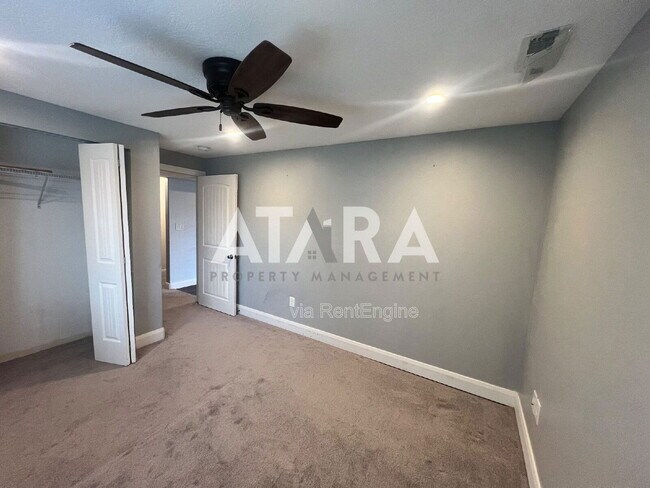 Building Photo - 258 Kestrel Dr