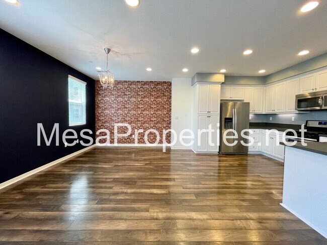 Building Photo - 8870 Camphor Ave