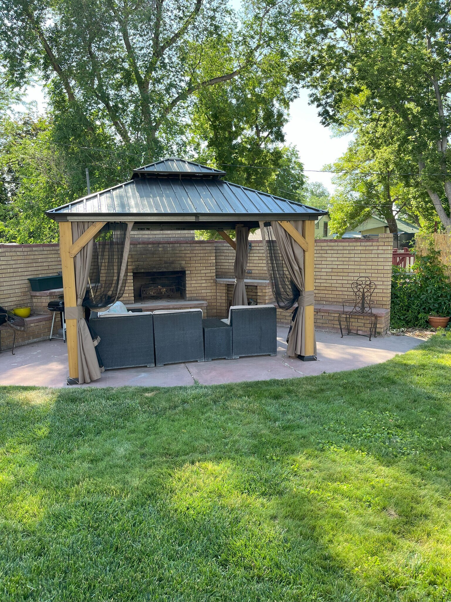 Building Photo - 856 Carter E St