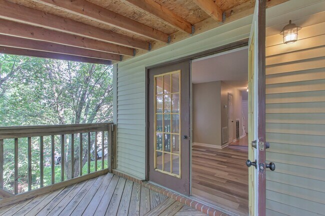 Building Photo - 2344 Tally Green Ct