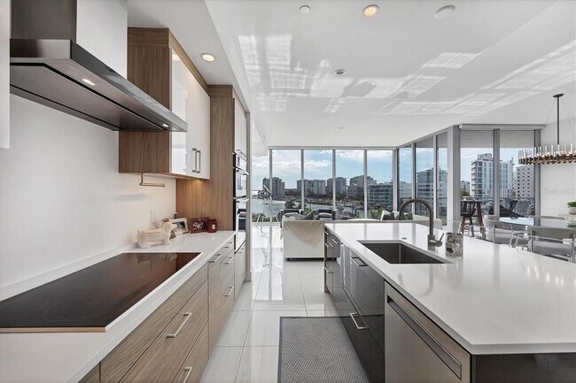 Building Photo - 1155 N Gulfstream Ave