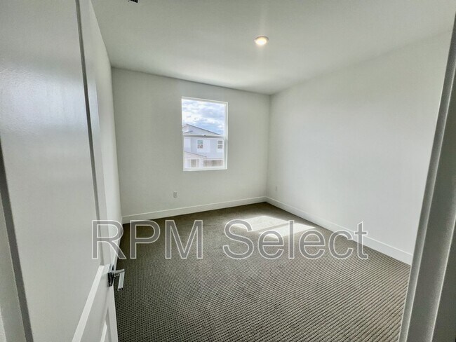 Building Photo - 2604 Atascadero Dr