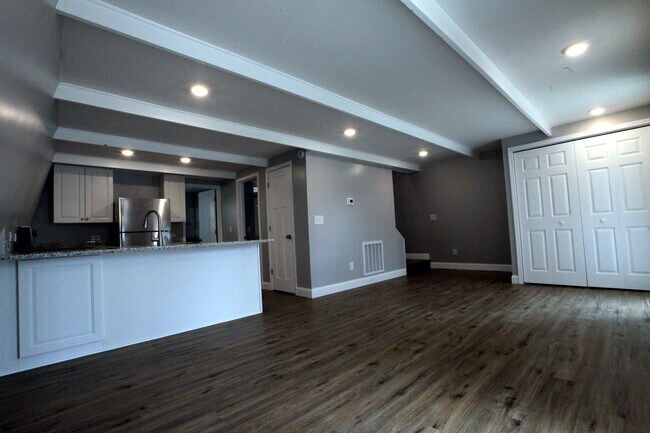 Building Photo - 34 Chalet Dr
