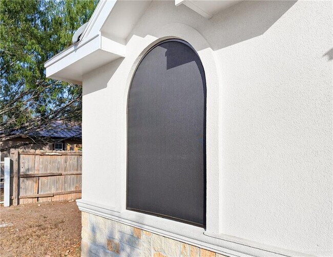 Building Photo - 30 N N Dakota St