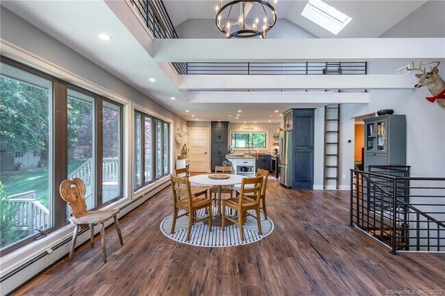 Building Photo - 8 Cedar Point Dr