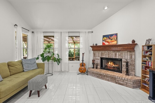 Building Photo - 10903 Wilson Oaks Dr