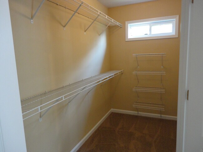 Building Photo - 697 Mountain Oaks Parkway