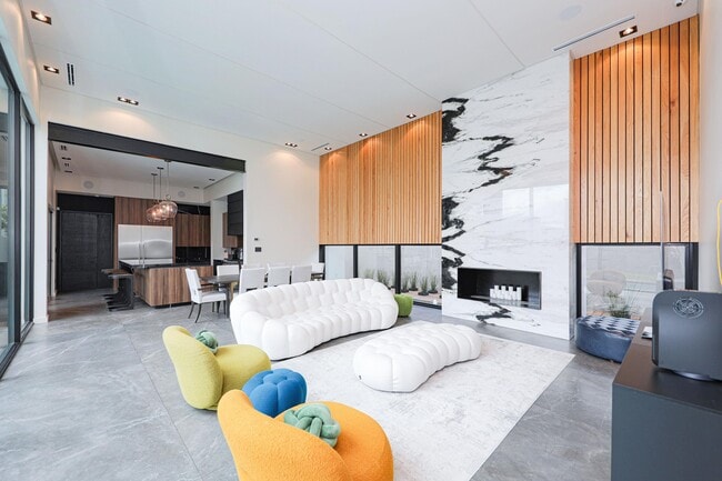 Building Photo - 3013 George Martin Dr