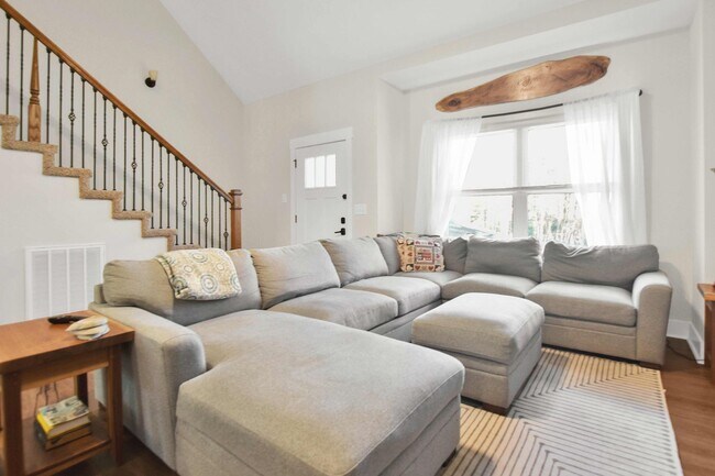 Building Photo - Pet Friendly Three Bedroom on Acre!