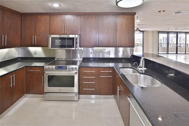 Building Photo - 40 N Interstate Hwy 35