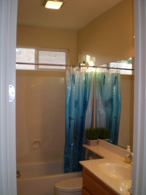 Building Photo - Beautifully Maintained and Upgraded Parkwa...