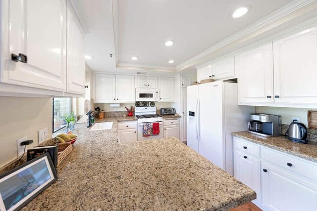 Building Photo - Adorable Short Term Furnished San Clemente Rental Home