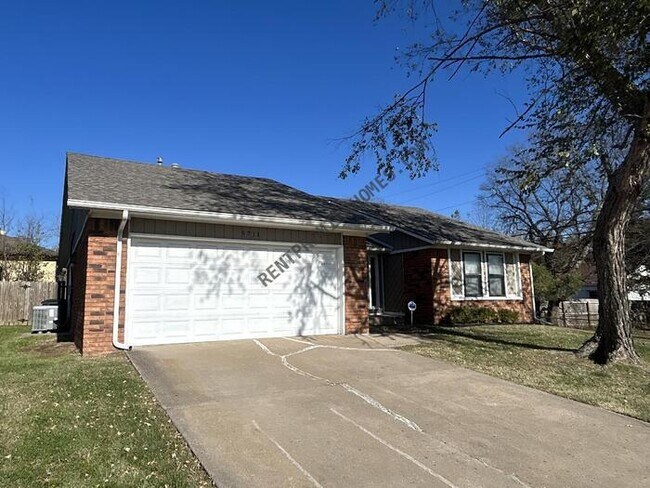 Building Photo - 5711 E 33rd Ct