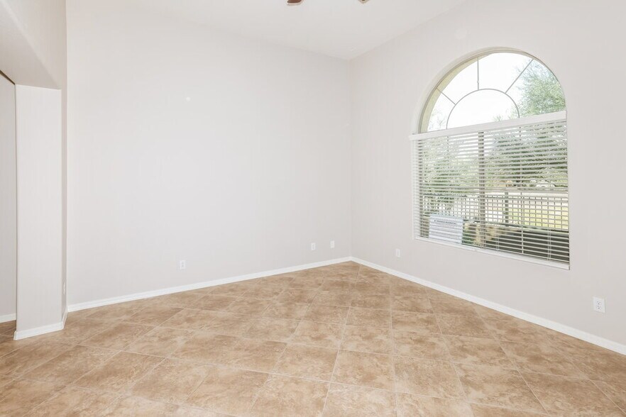 Building Photo - 41362 N Miles Ct