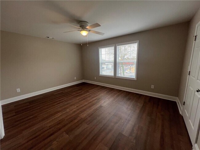 Building Photo - 1027 Park Hill Dr