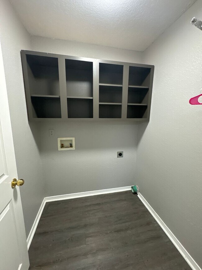 Building Photo - BARLING SOUTH H DUPLEX