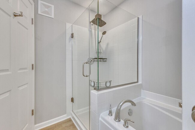 Building Photo - Stylish Condo Near Van Dorn Metro with Dual En Suites