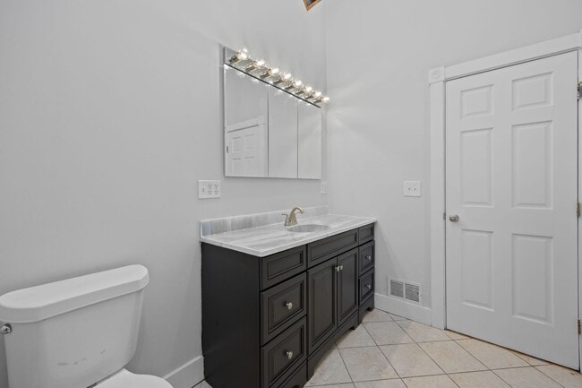 Building Photo - MADISONVILLE - Spacious 3 - 4 bedroom,  1 ...