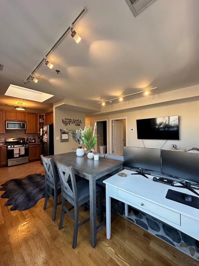 Building Photo - 4401 Park Ave