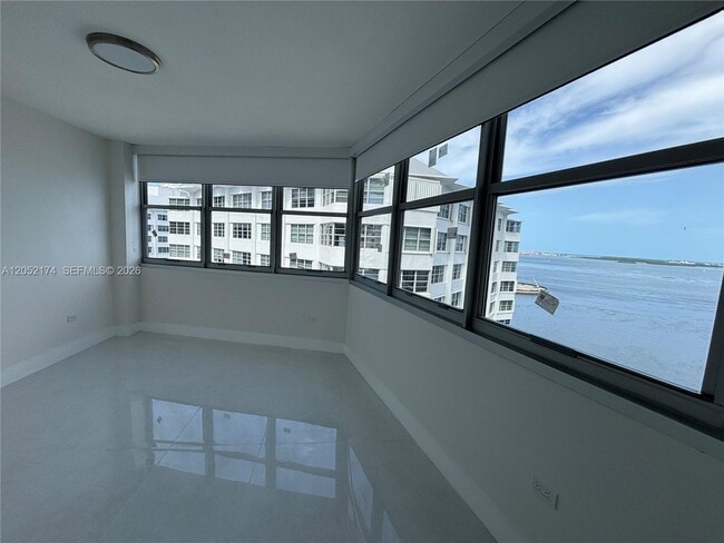 Building Photo - 999 Brickell Bay Dr
