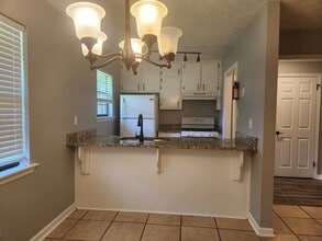 Building Photo - Make this home your sweet space!