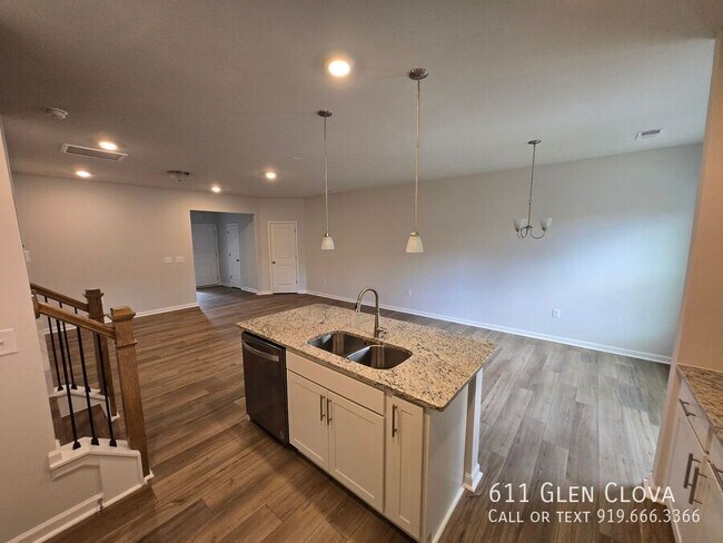 Building Photo - 611 Glen Clova Dr