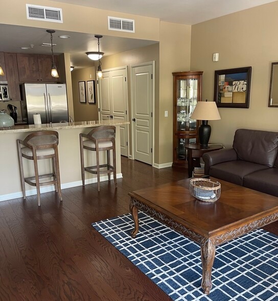 Kitchen Area - 323 W Jefferson St