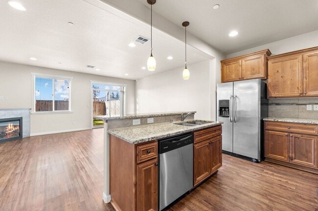 Building Photo - Luxury Townhome in Ridgefield