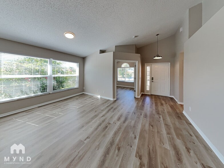 Building Photo - 915 River Wind Ave