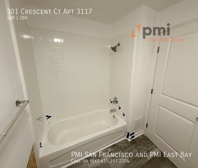 Building Photo - 301 Crescent Ct