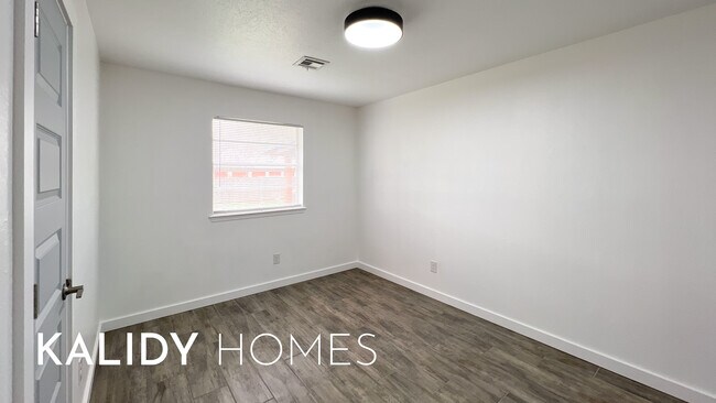 Building Photo - 2808 SW 88th St