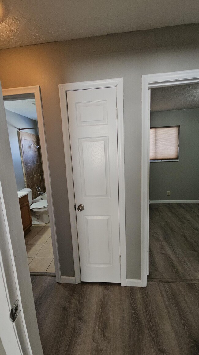 Building Photo - 10218 Weir St