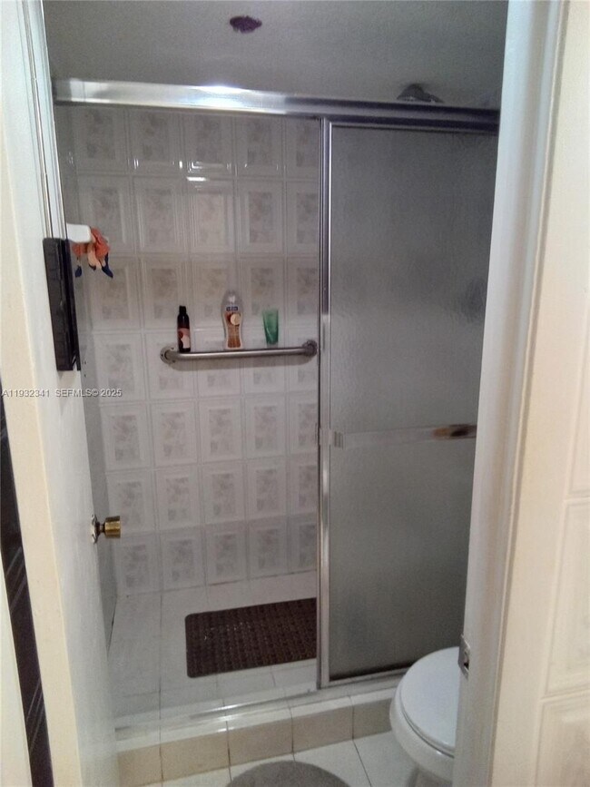 Building Photo - 1000 St Charles Pl