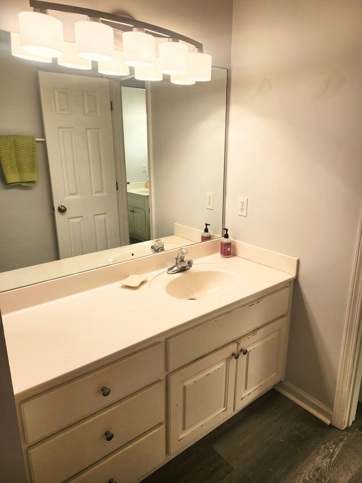 Building Photo - 17462 Front Beach Rd