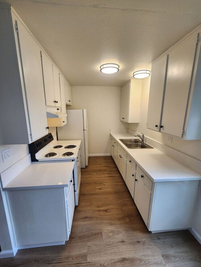Building Photo - 4419 Rosebud Ln