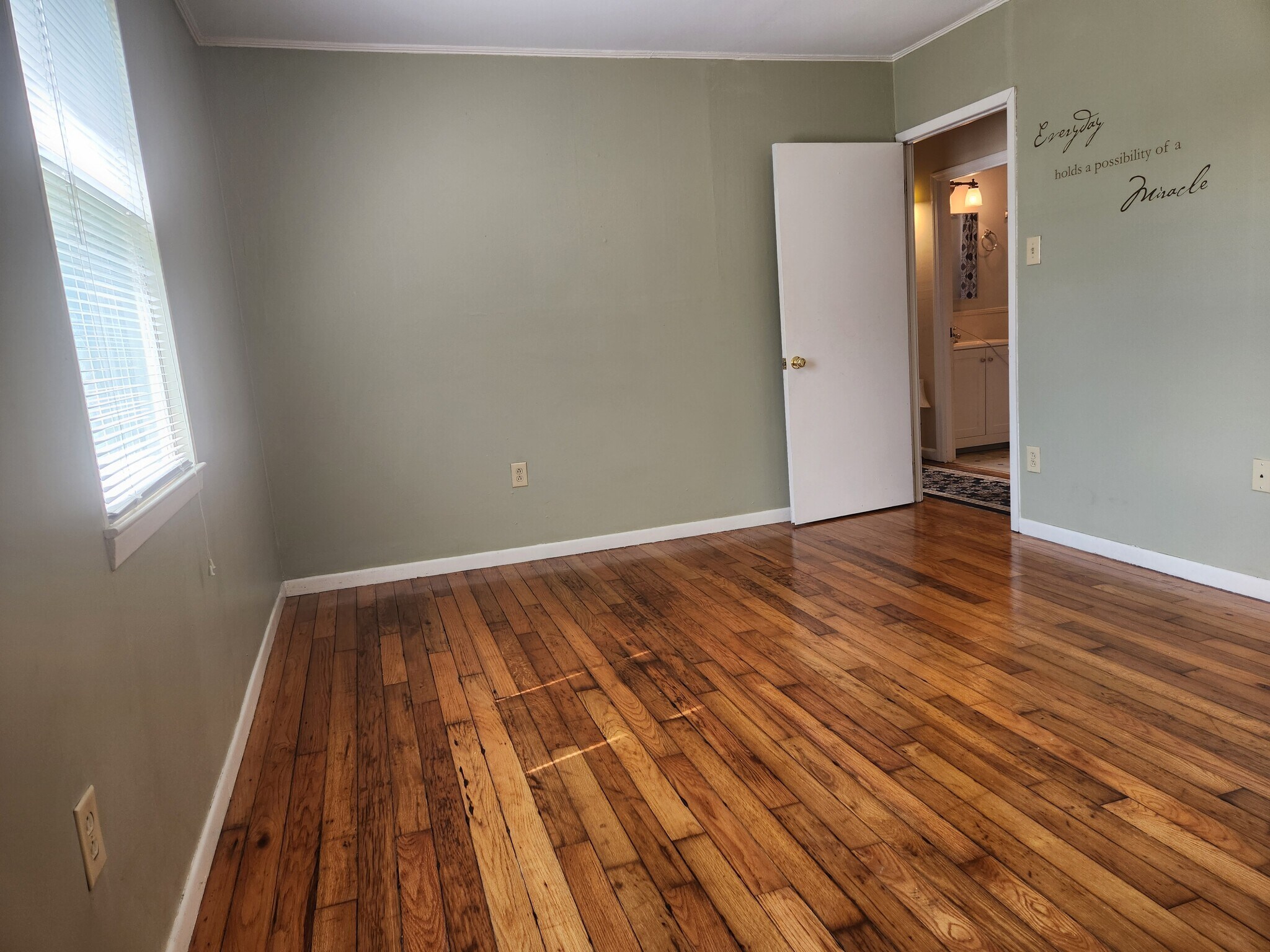 Master BR - 5112 Schubert Rd