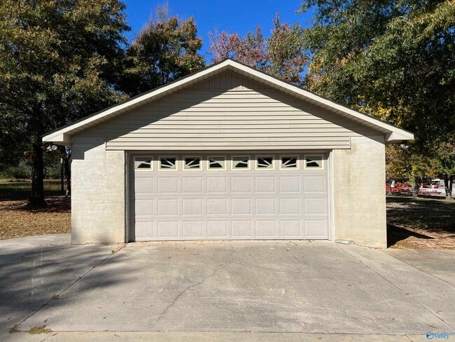 Building Photo - 23095 Kennedy Rd