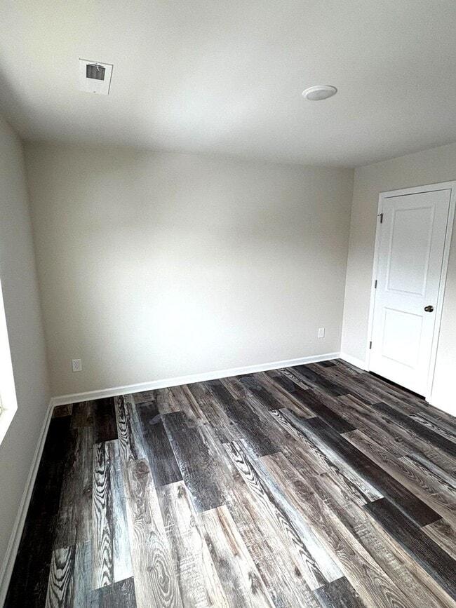 Building Photo - FIRST MONTH FREE - Bright 3BR 2.5BA Home w/ Full Appliance Kitchen • Garage Parking in Mooresville