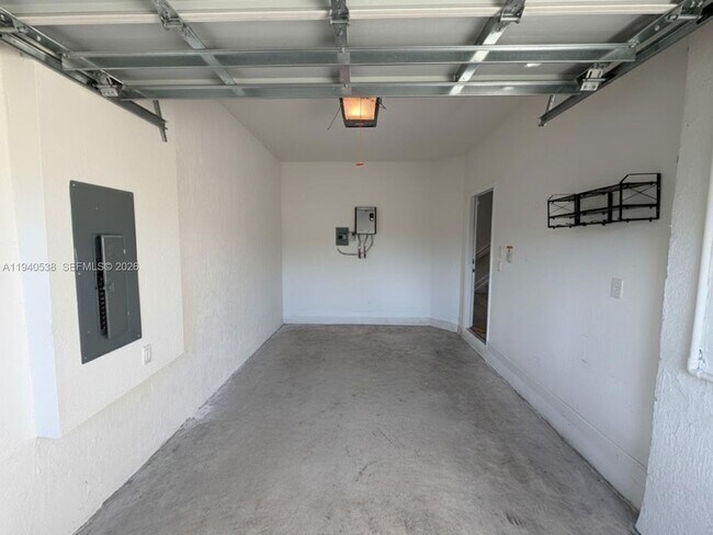 Building Photo - 2631 SE 11th St